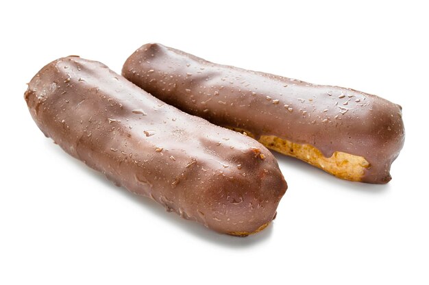 Éclairs de chocolate isolados