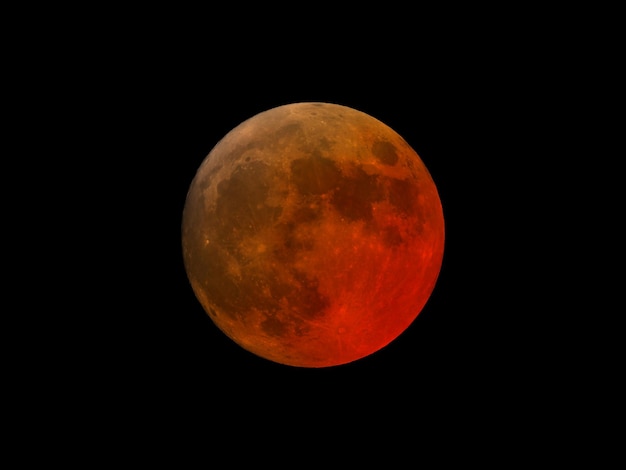 Foto eclipse total de superluna de sangre