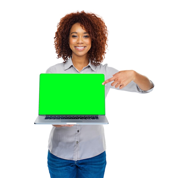 Foto ecrã verde de portátil ou rosto de mulher com a mão apontando em estúdio para maquete de mídia social em fundo branco espaço de computador ou programa de estudante feminino em linha inscrever-se ou registro de aprendizagem eletrônica ou aplicativo