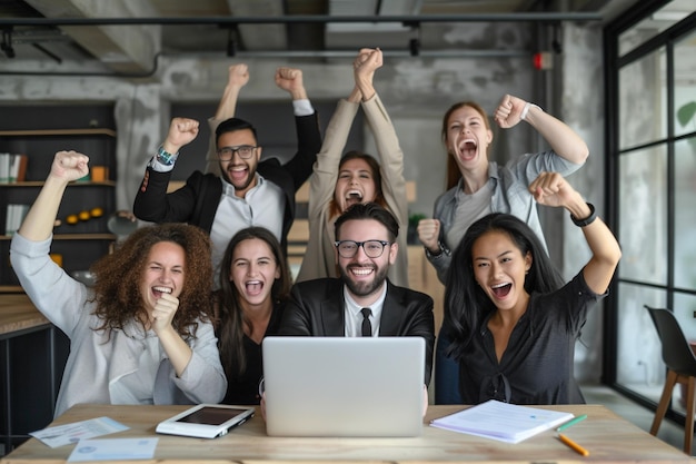 Ecstatic Diverse Team celebra el éxito en la oficina con IA generada