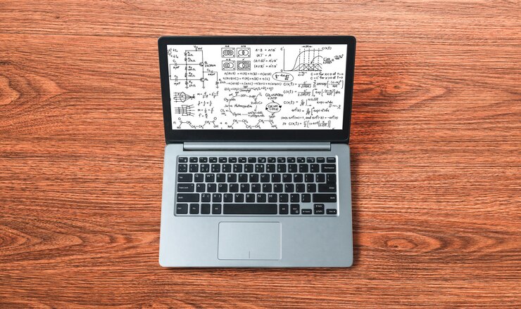 Foto ecuaciones matemáticas y fórmulas modernas en la pantalla de la computadora