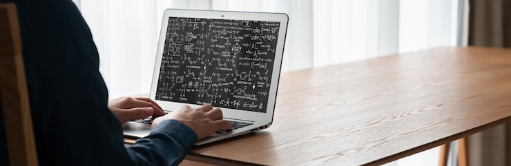 Foto ecuaciones matemáticas y fórmulas modernas en la pantalla de la computadora