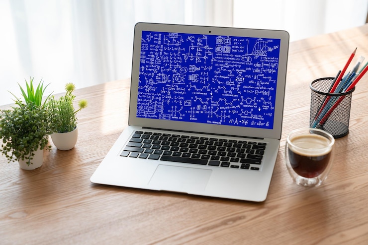 Foto ecuaciones matemáticas y fórmulas modernas en la pantalla de la computadora