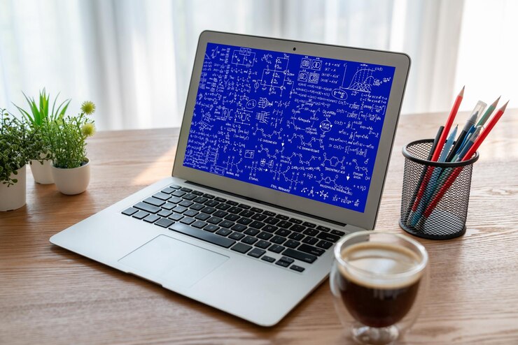 Foto ecuaciones matemáticas y fórmulas modernas en la pantalla de la computadora