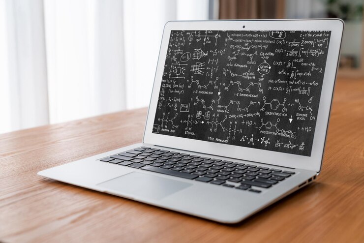 Foto ecuaciones matemáticas y fórmulas modernas en la pantalla de la computadora