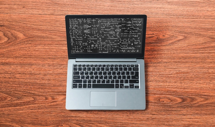 Foto ecuaciones matemáticas y fórmulas modernas en la pantalla de la computadora