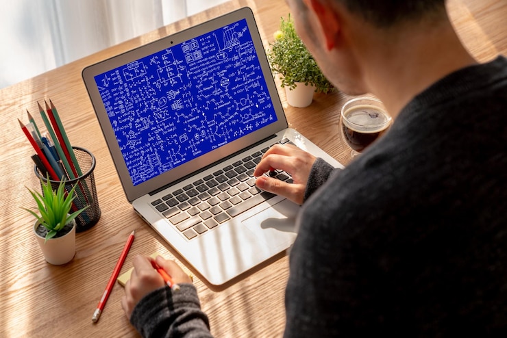Foto ecuaciones matemáticas y fórmulas modernas en la pantalla de la computadora