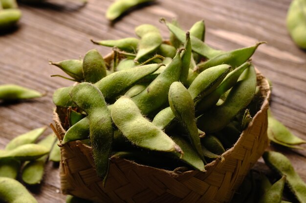 Edamame oder Mao Dou auf Chinesisch hat den lateinischen Namen Glycine mas und ist eine tropische Pflanze