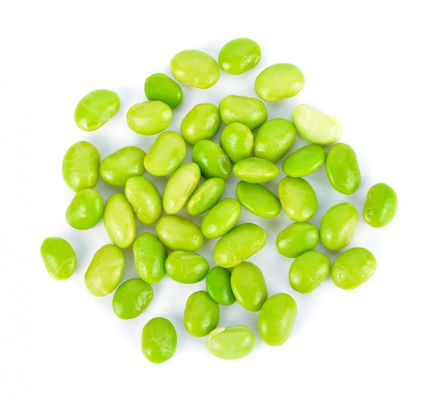 Edamame, soja verde hervida, comida japonesa.