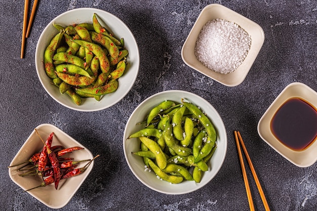 Edamame verde cozido, comida japonesa