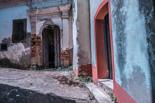 Foto edificio abandonado