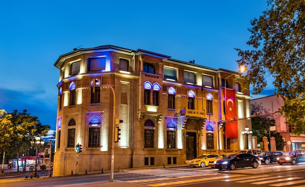 Edificio administrativo en el centro de la ciudad de Ankara, Turquía