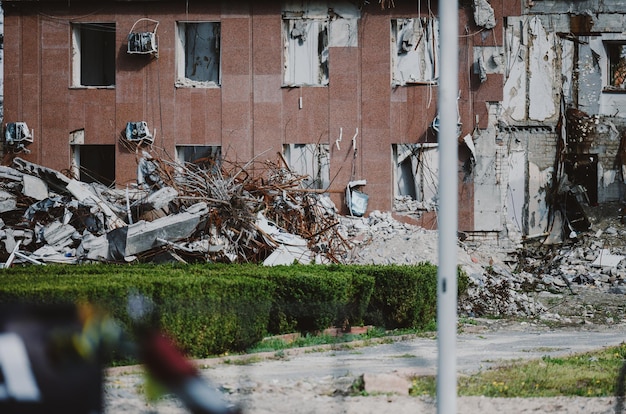 Edifício administrativo destruído na ucrânia em abril de 2023 mykolaiv