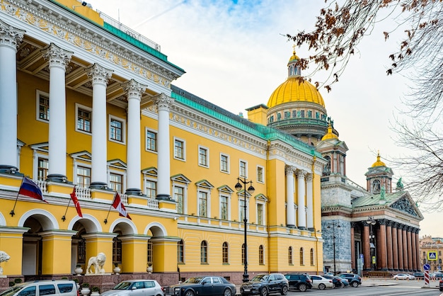 Edificio del Almirantazgo cerca de la Plaza del Senado. San Petersburgo. Rusia.