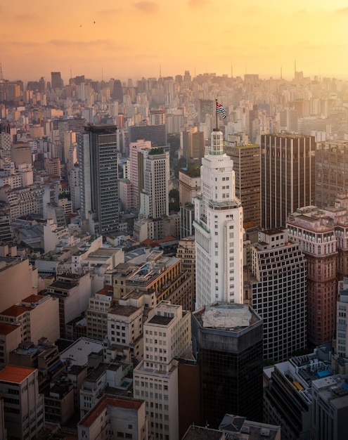 Foto edificio altino arantes antiguo banespa ahora farol santander vista aérea al atardecer sao paulo brasil