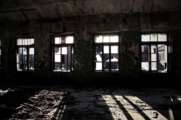 El edificio de la antigua fábrica abandonada