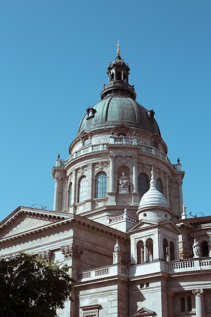 Edificio antiguo edificio europeo en Budapest