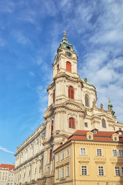 Edificio antiguo típico de la ciudad de Praga República Checa