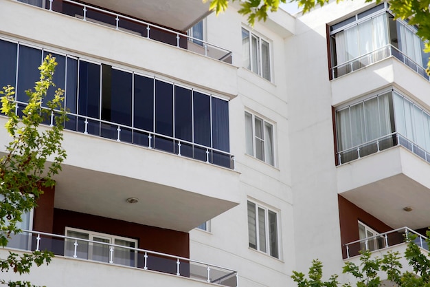 Edificio de apartamentos de lujo moderno