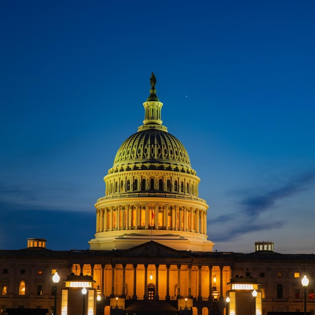 Edificio del Capitolio de los Estados Unidos Edificio del Capitol por la noche Capitolio Hill Washington DC foto nocturna de