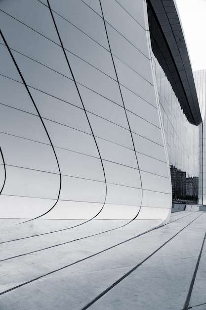 Edificio del Centro Heydar Aliyev con líneas curvas diseñado por el mundialmente famoso Zaha Hadid Baku Azerbaiyán