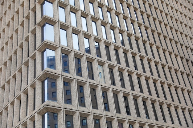 Un edificio en la ciudad de Londres tiene una ventana que dice 'the'b'on it'