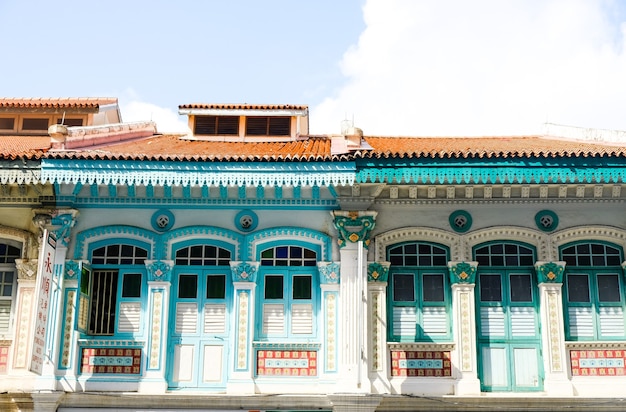 Edifício colorido no distrito de chinatown, em cingapura