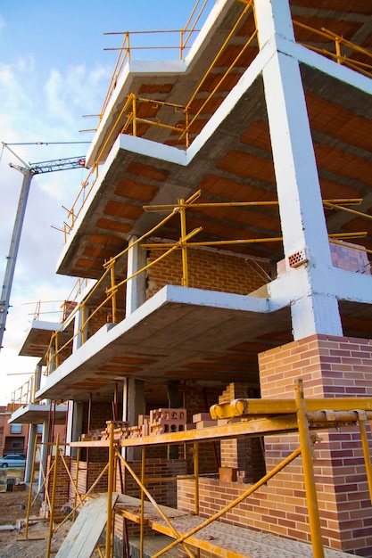 Foto edificio en construcción en perspectiva, españa