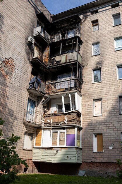 Edificio dañado durante la guerra en Chernihiv, Ucrania