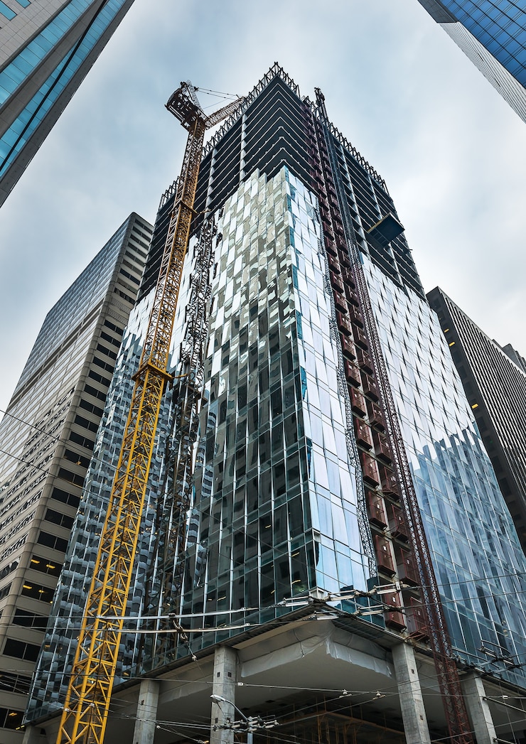 Edifício de construção na cidade grande