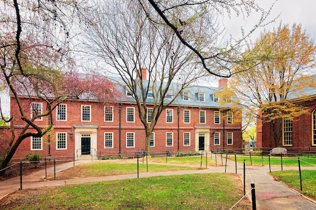 Edifício de dormitório em Harvard Yard na Universidade de Harvard em Cambridge, Massachusetts, MA, EUA