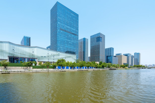 Edifício de escritórios de ponte e centro financeiro em Ningbo East New Town, China