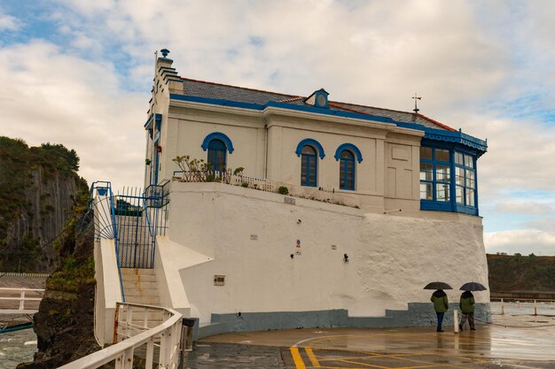 Edifício do clube náutico de luarca nas astúrias