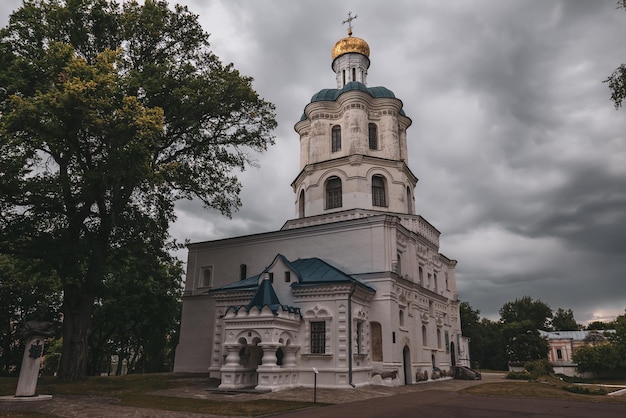 Edifício do Collegium em Chernigiv Ucrânia Marco religioso histórico ao ar livre