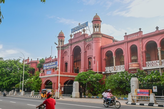 Foto edifício do departamento de obras públicas em chennai, índia, um dos mais antigos departamentos de serviços do governo