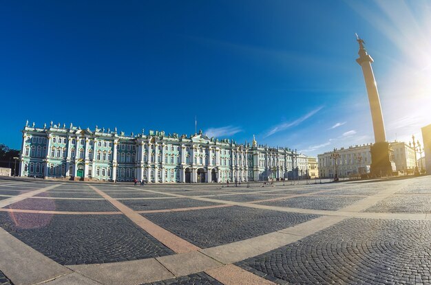 Edifício do Palácio de inverno de São Petersburgo que abriga o Museu Hermitage.