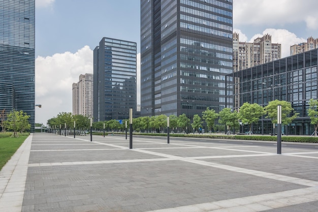 Foto edifício empresarial moderno durante o dia