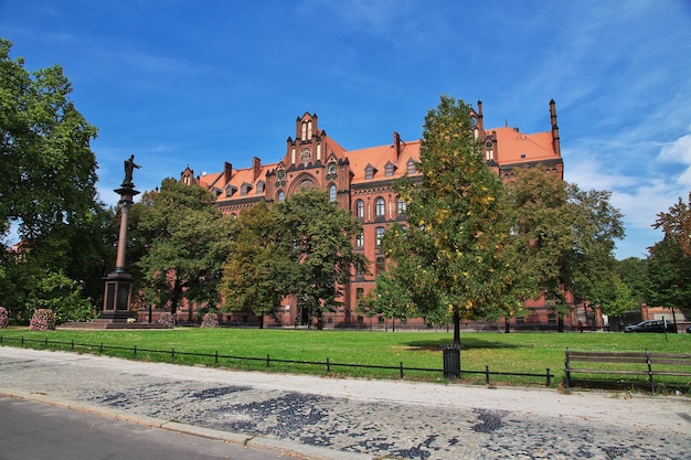 El edificio de época en la ciudad de Wroclaw en Polonia