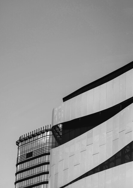 Edificio de fachada de aluminio