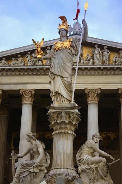 El edificio histórico del parlamento austríaco en Viena