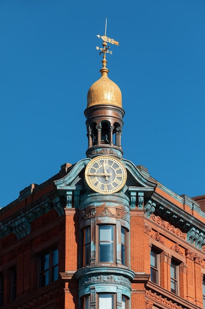 Edifício histórico SunTrust com a torre do relógio em Washington DC