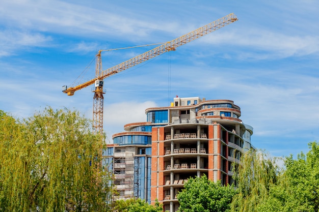 Edificio de hormigón en construcción.