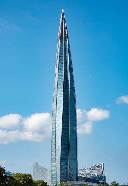 Edifício moderno da torre de arranha-céus em São Petersburgo, Rússia