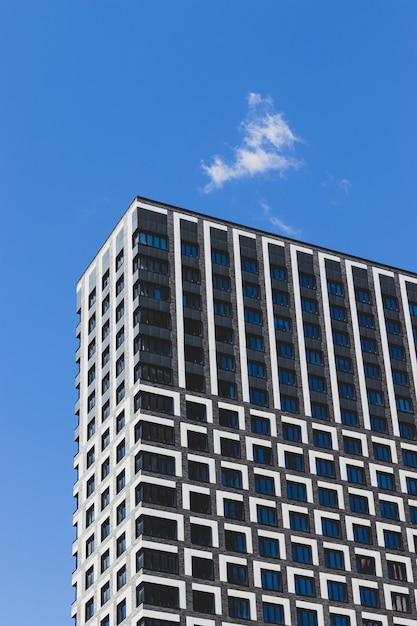 Edificio moderno de gran altura en Moscú, Federación de Rusia