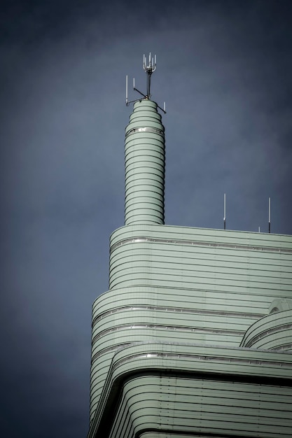 Foto edifício moderno na plaza de colon, madrid, espanha