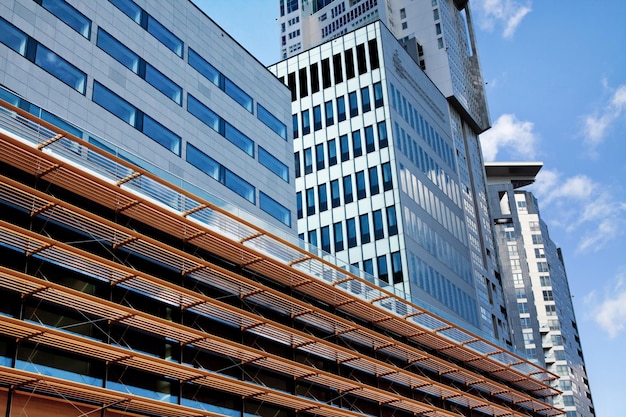 Edificio moderno de oficinas financieras