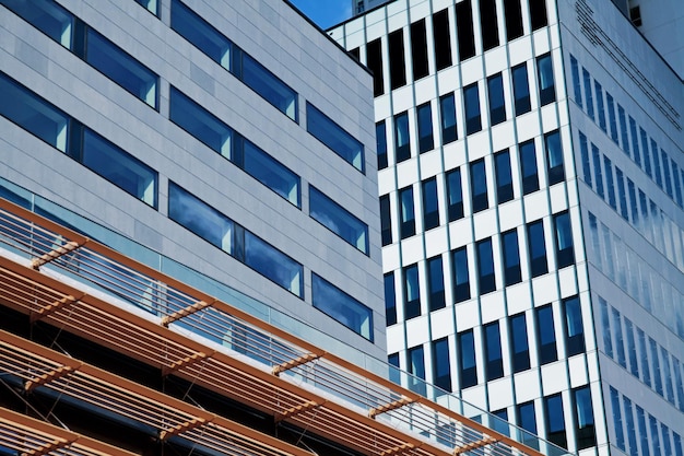 Edificio moderno de oficinas financieras