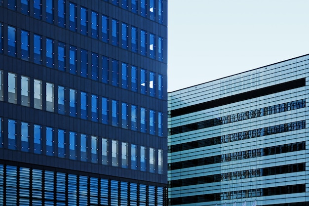 Edificio moderno de oficinas financieras