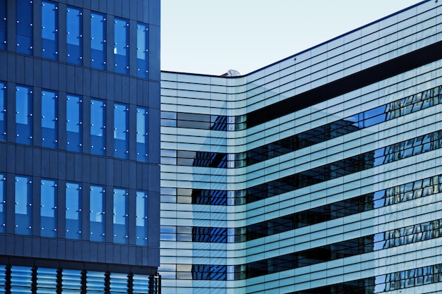 Edificio moderno de oficinas financieras