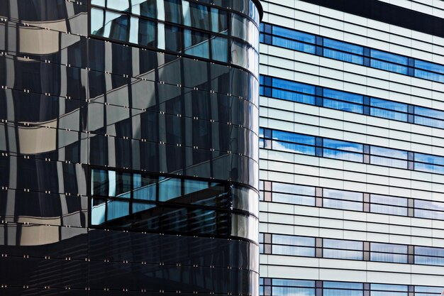 Edificio moderno de oficinas financieras